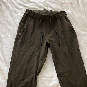 Lululemon pants - dark green - size 4 - no longer sold - very gently worn